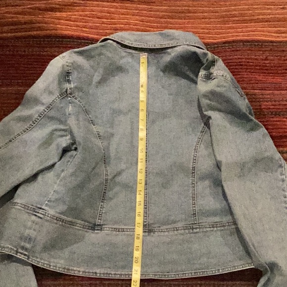 Fun jean jacket! - Picture 6 of 6